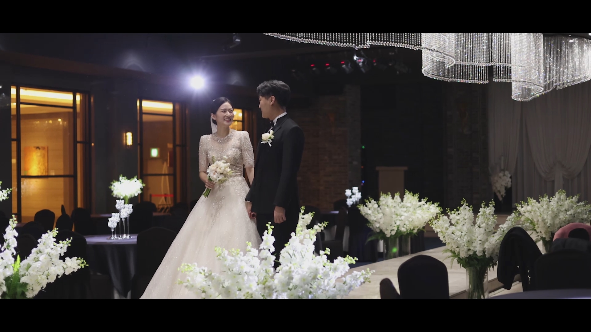 1031 김해메르시앙 웨딩영상 전체스케치.mp4_snapshot_00.41_[2022.01.10_16.34.48].jpg